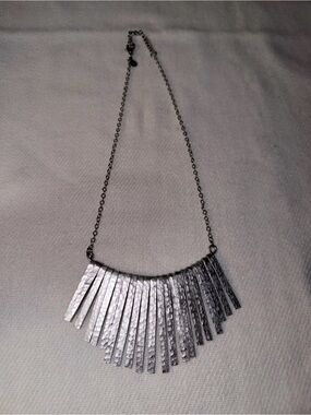 🌼Vi Bella Fringe Hammered Bib Necklace